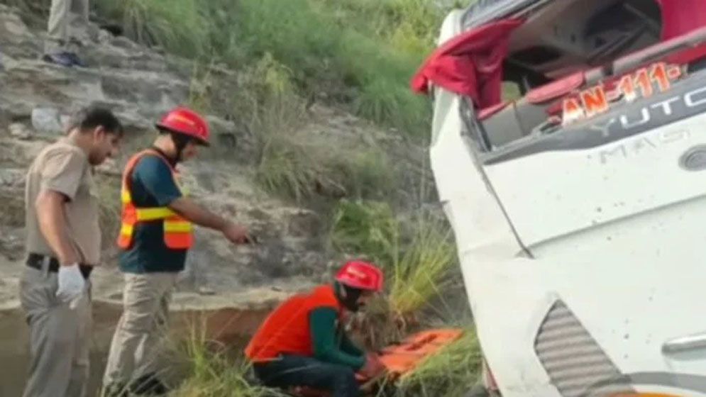 2025/July 2025/পাকিস্তানে ভয়াবহ সড়ক দুর্ঘটনায় নিহত ১১.jpg